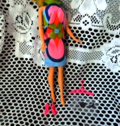 1683 BARBIE SUNFLOWER PRINT HALTER DRESS 1967 , HOT PINK FUCHSIA CLOSED HEELS, EARRINGS